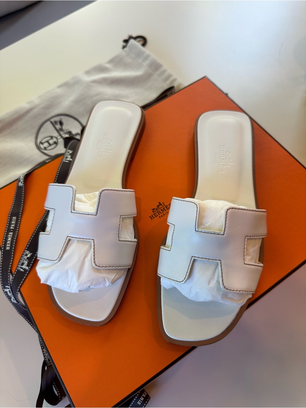 Hermes White Oran Sandals Size 35 - Picture 10 of 14